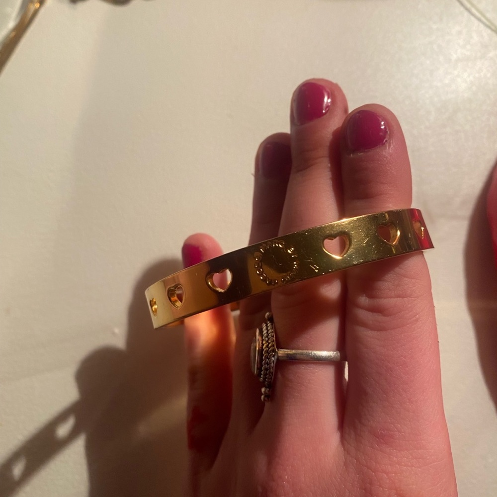 Marc Jacob’s gold heart bangle bracelet 💋 - Picture 2 of 5